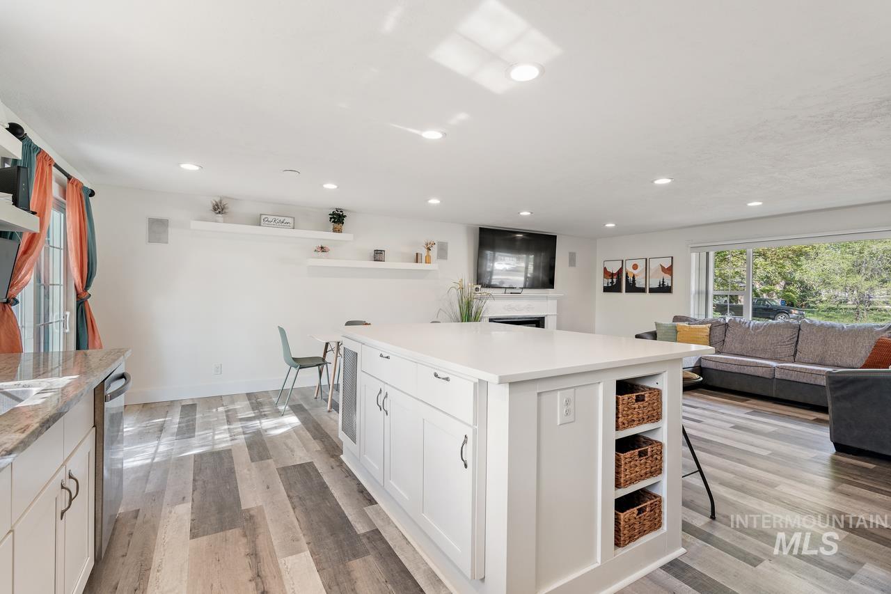 3565 S Waldon