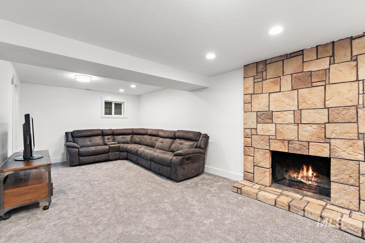 3565 S Waldon