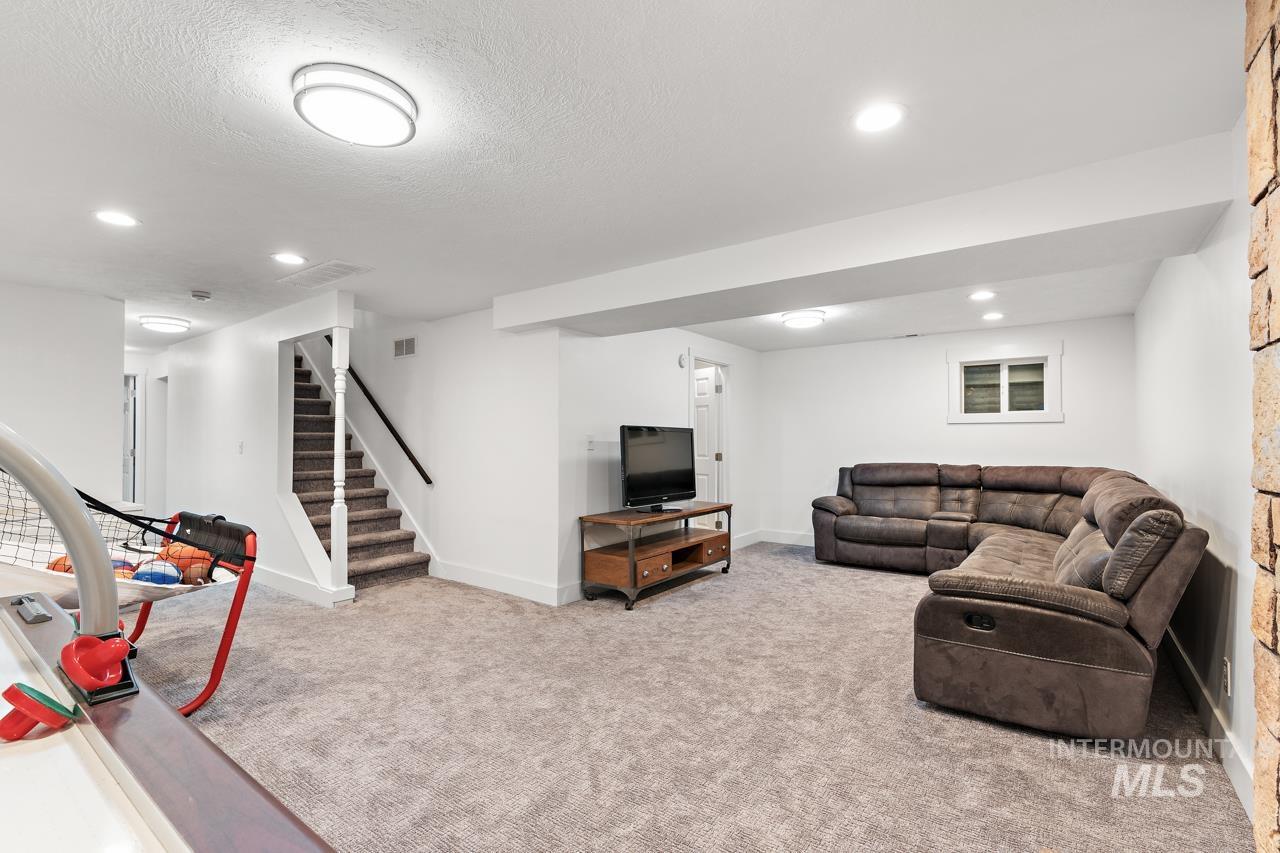3565 S Waldon