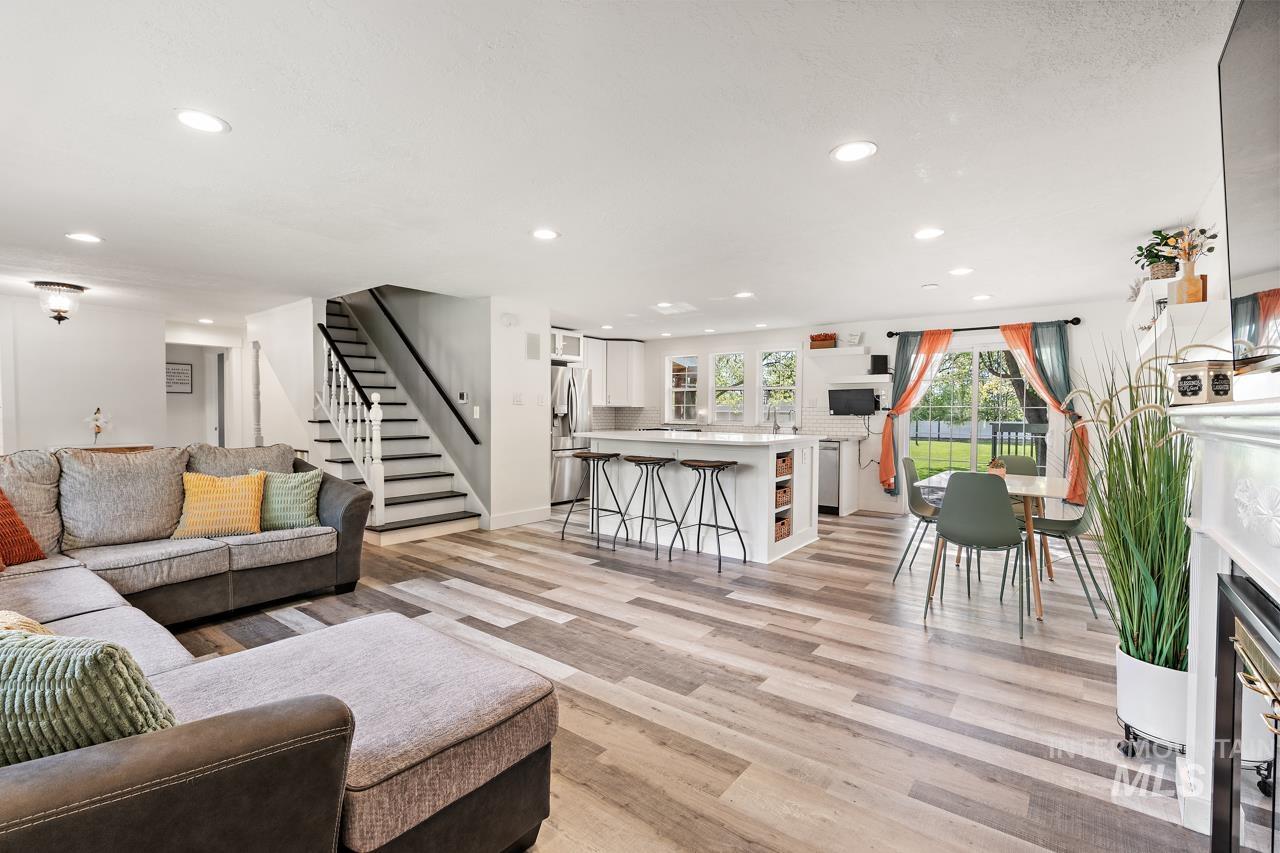 3565 S Waldon