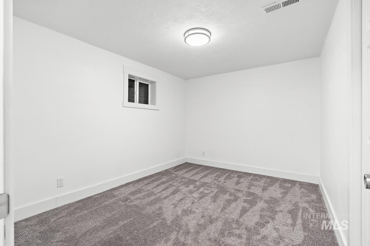 3565 S Waldon