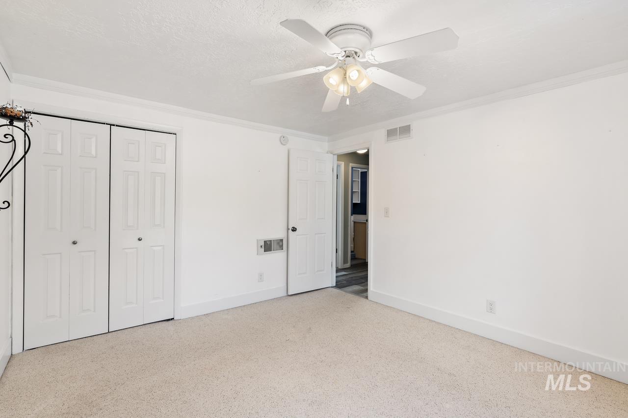 3565 S Waldon