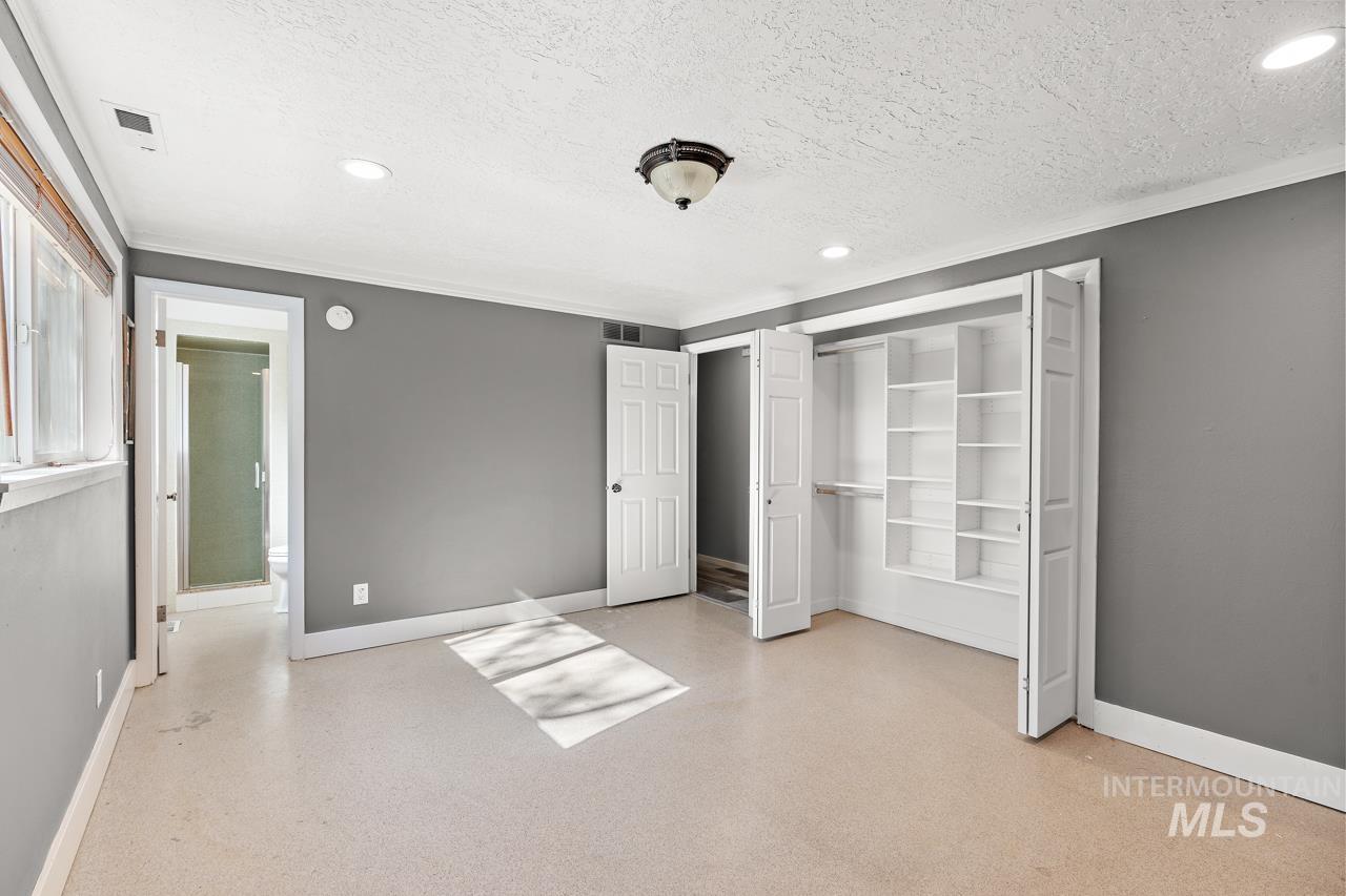 3565 S Waldon