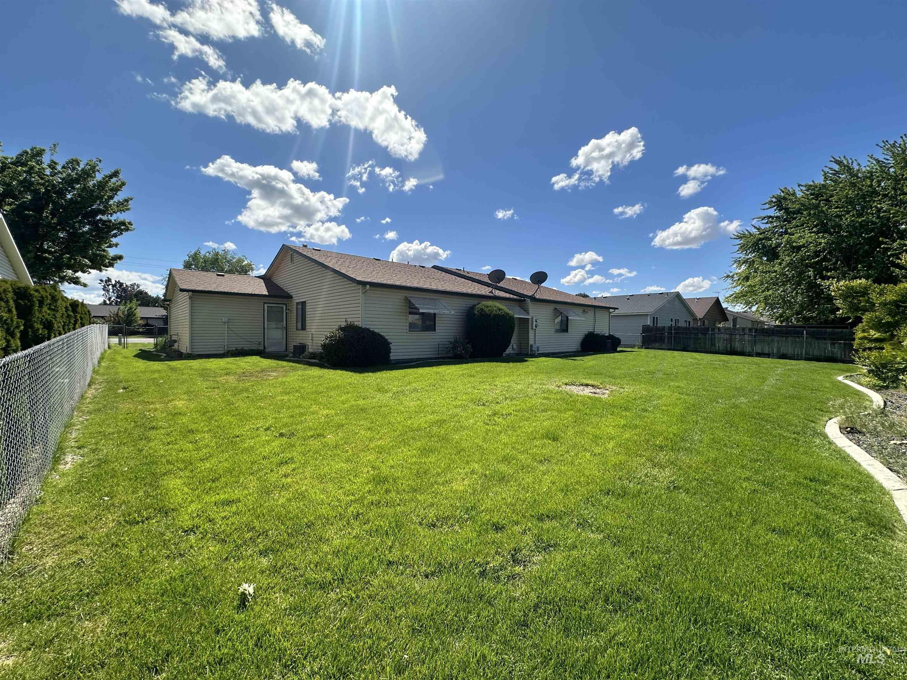 2193 N Linder Rd