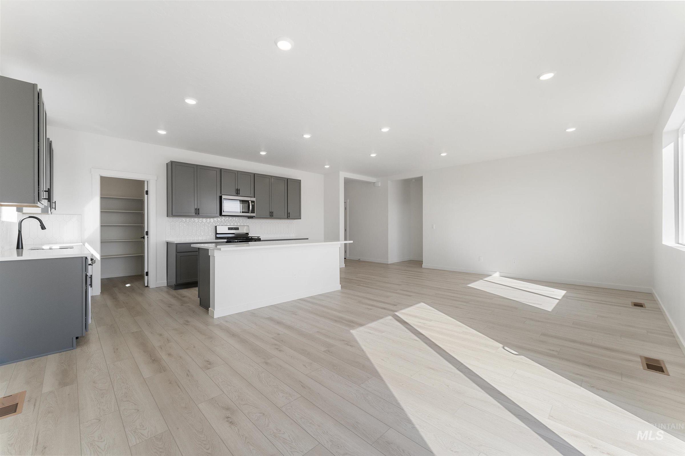1536 S La Escalera Ave
