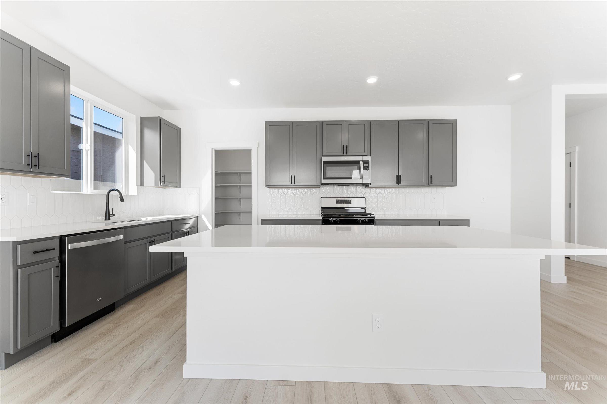 1536 S La Escalera Ave