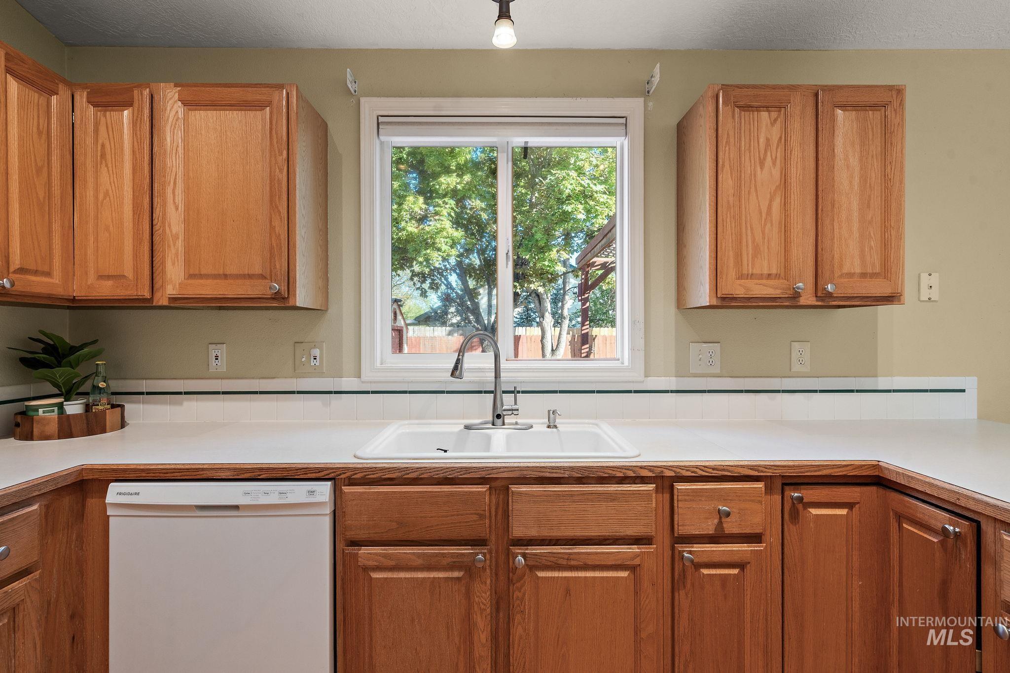 2398 W Santa Clara Dr