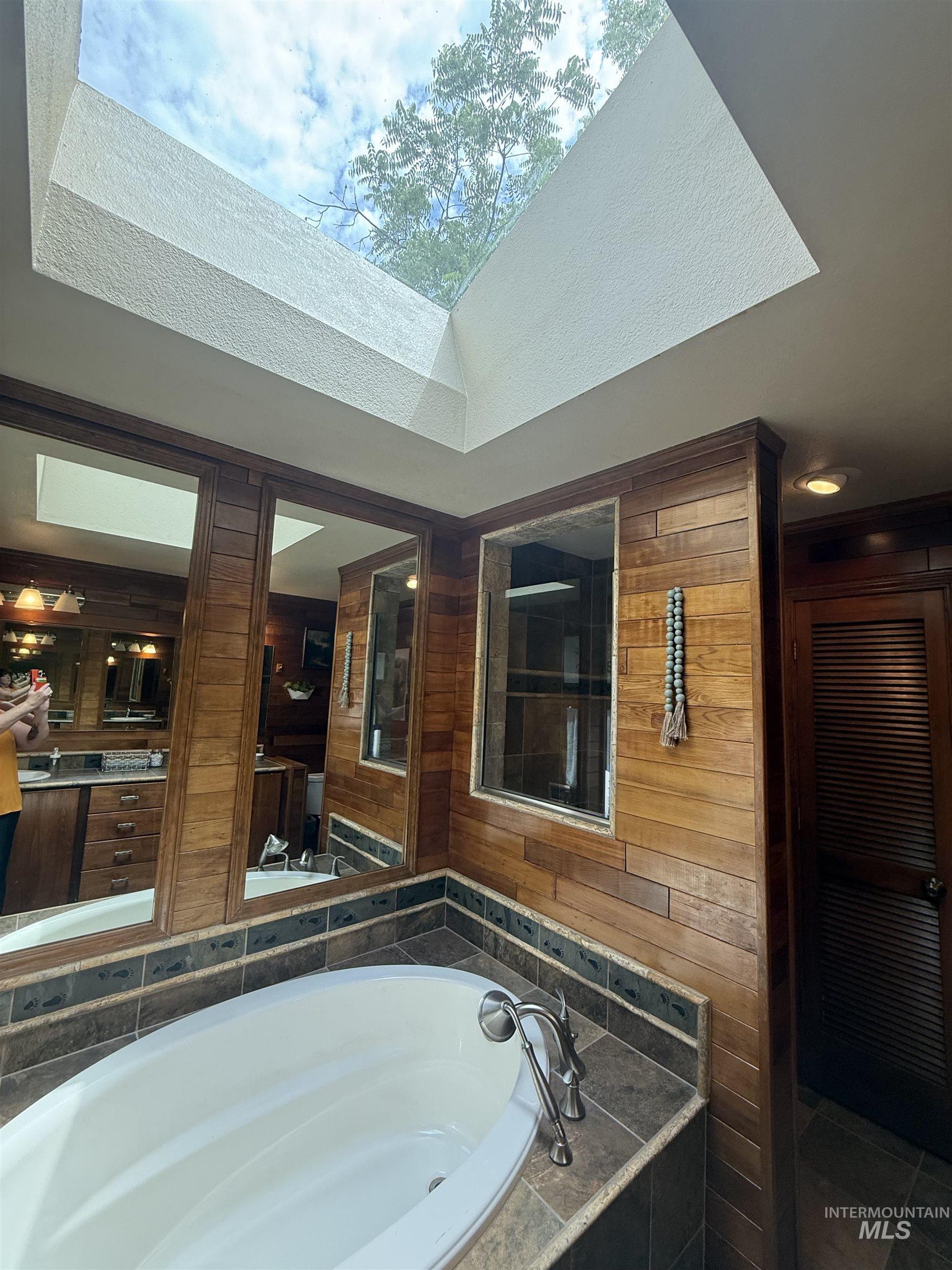 6812 View Lane
