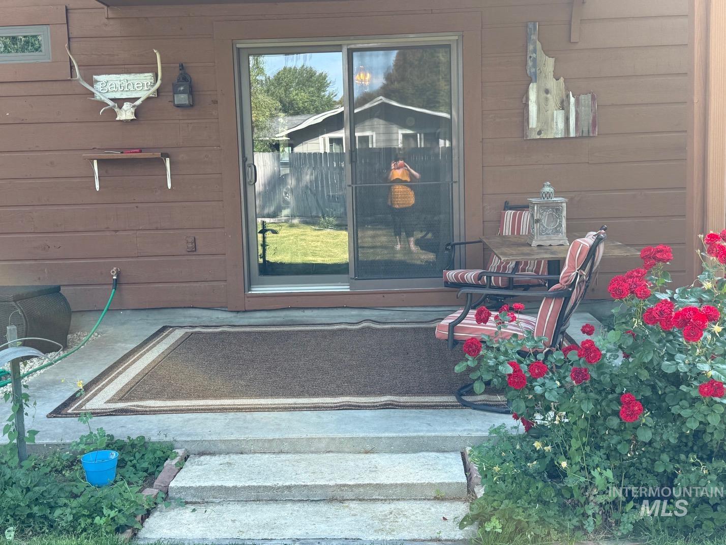 6812 View Lane