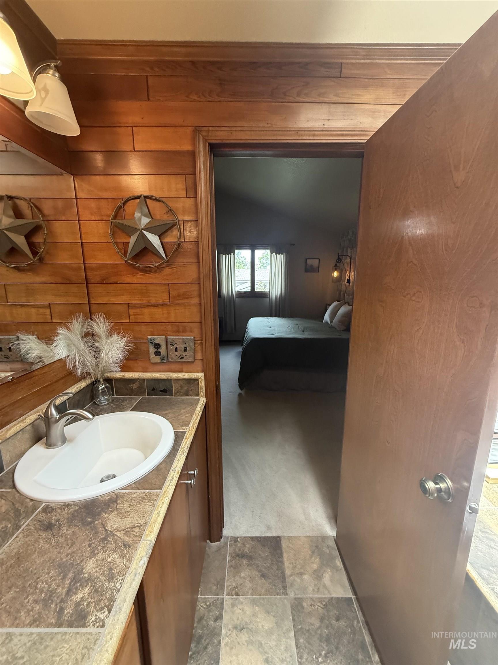 6812 View Lane