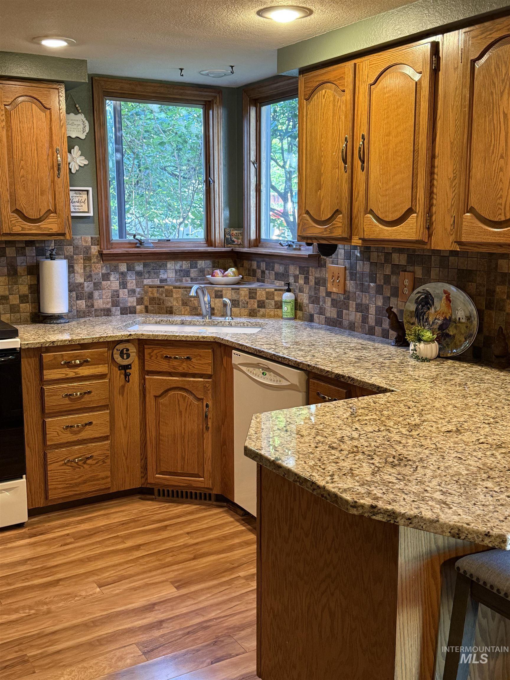 6812 View Lane