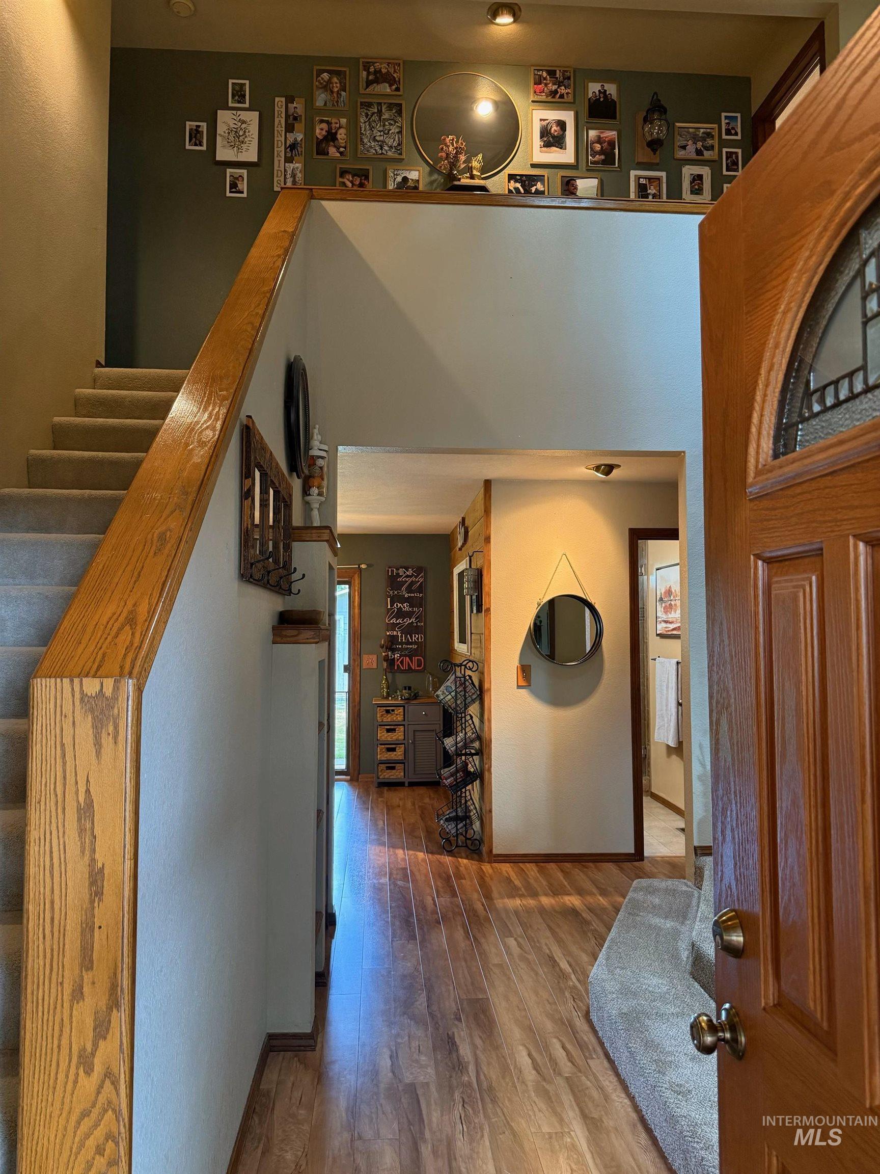 6812 View Lane