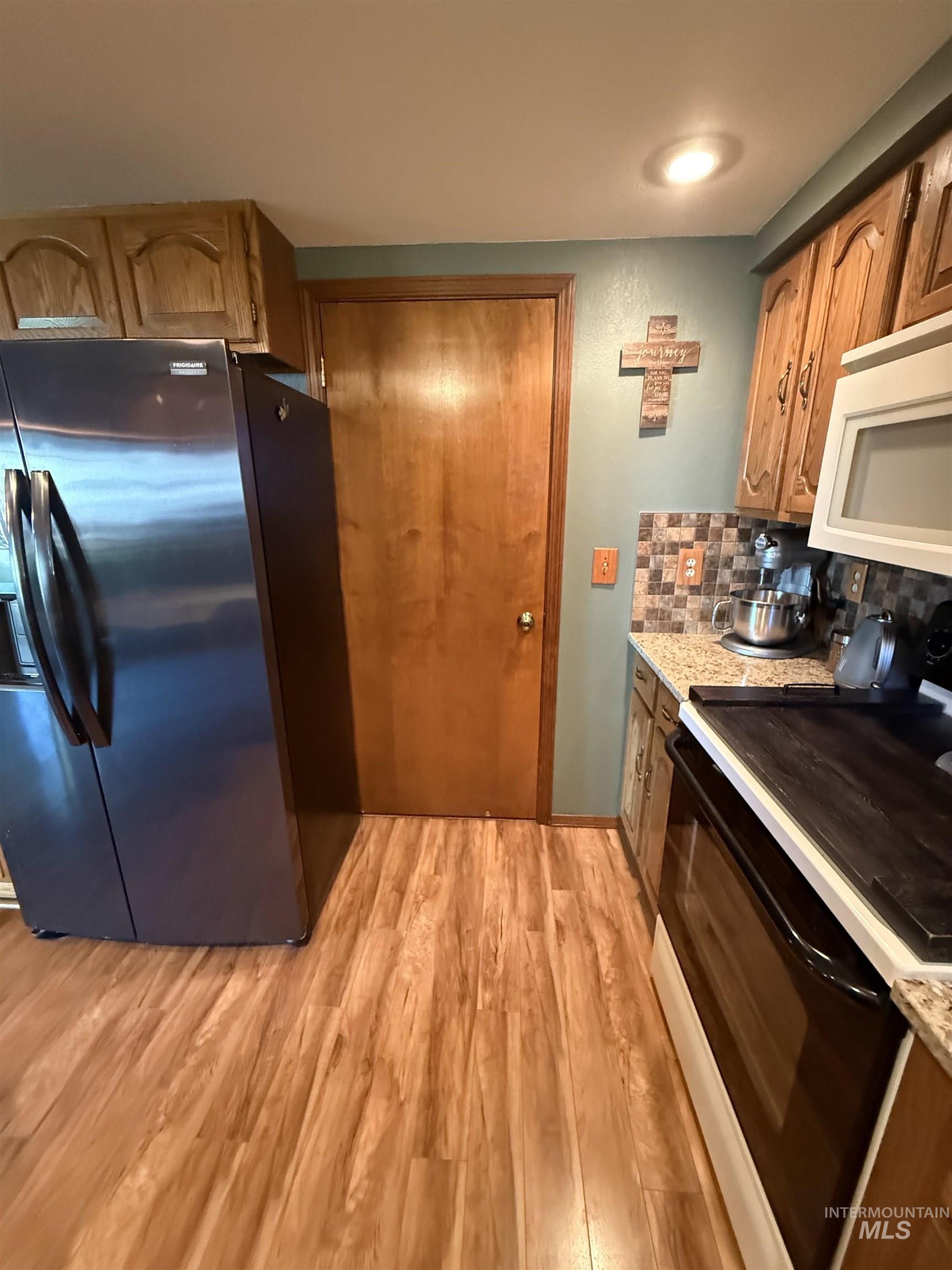 6812 View Lane