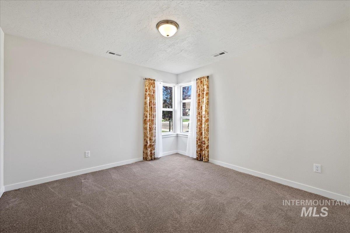 3267 S Walnut Ridge