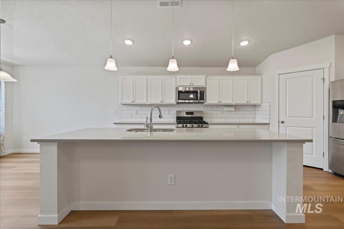 3267 S Walnut Ridge