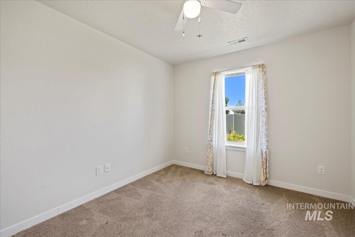 3267 S Walnut Ridge