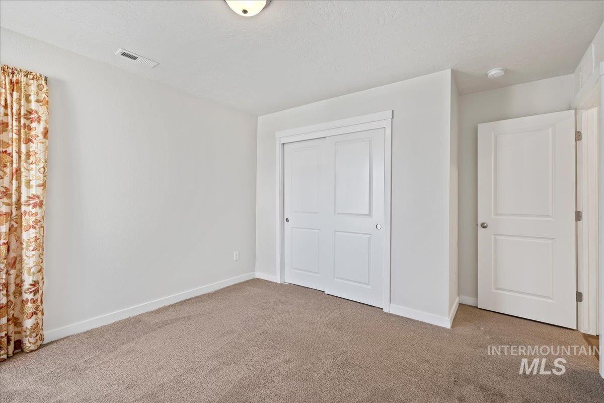 3267 S Walnut Ridge