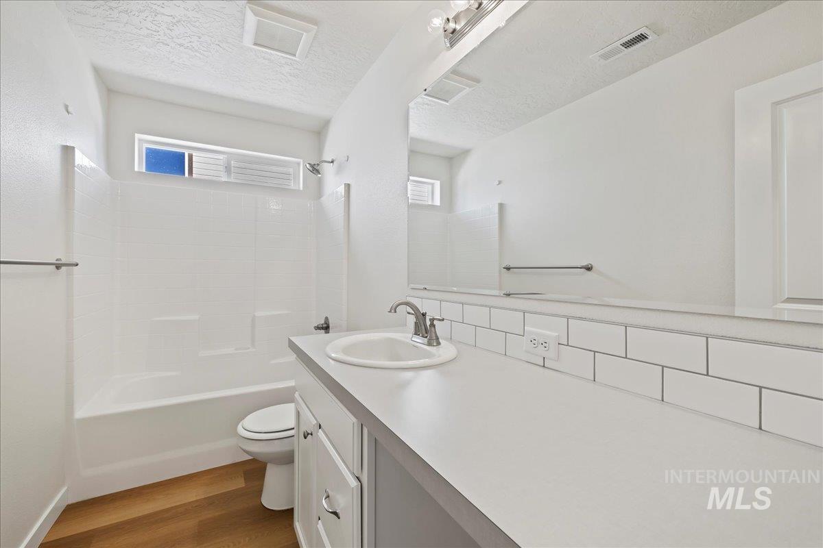 3267 S Walnut Ridge