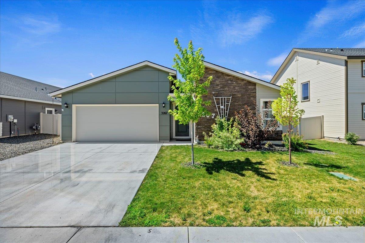 3267 S Walnut Ridge