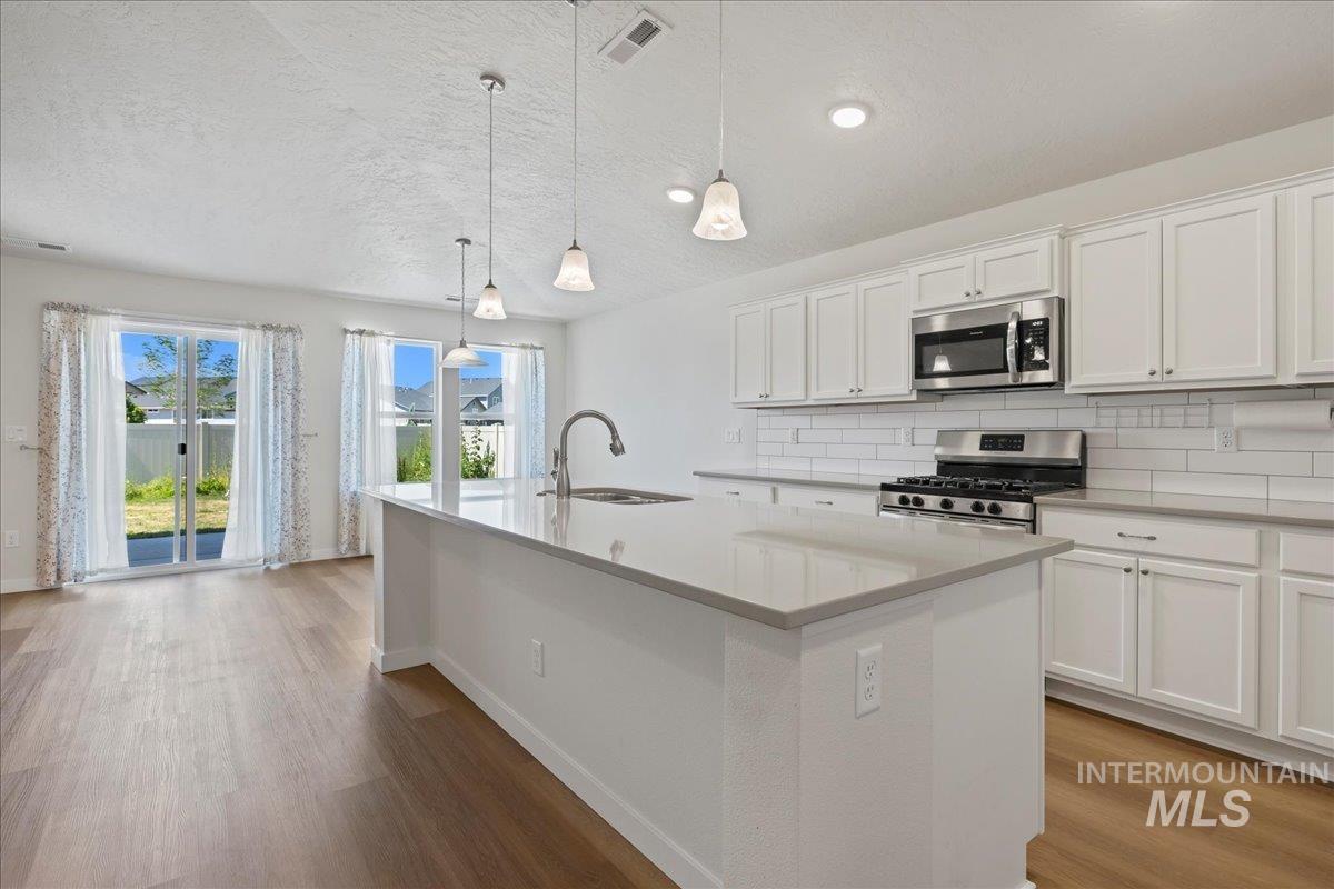 3267 S Walnut Ridge