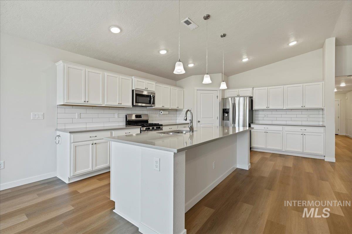 3267 S Walnut Ridge