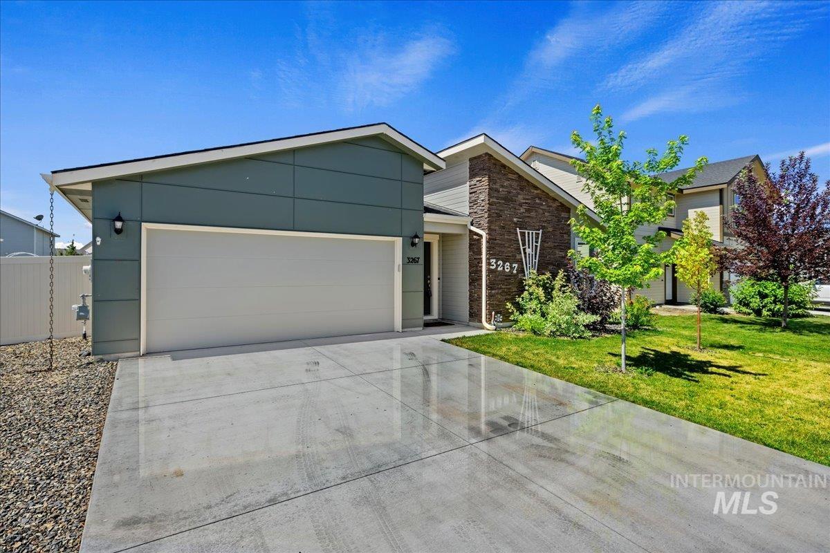 3267 S Walnut Ridge