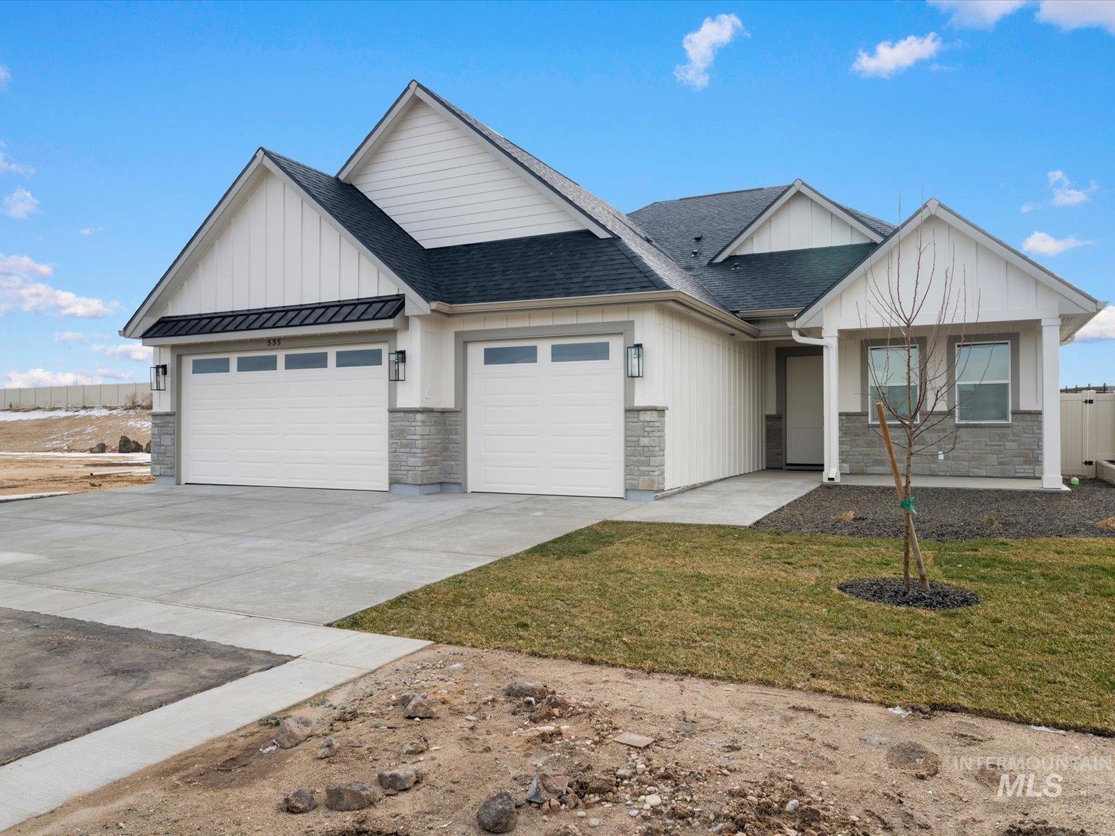 535 E Distributor Dr