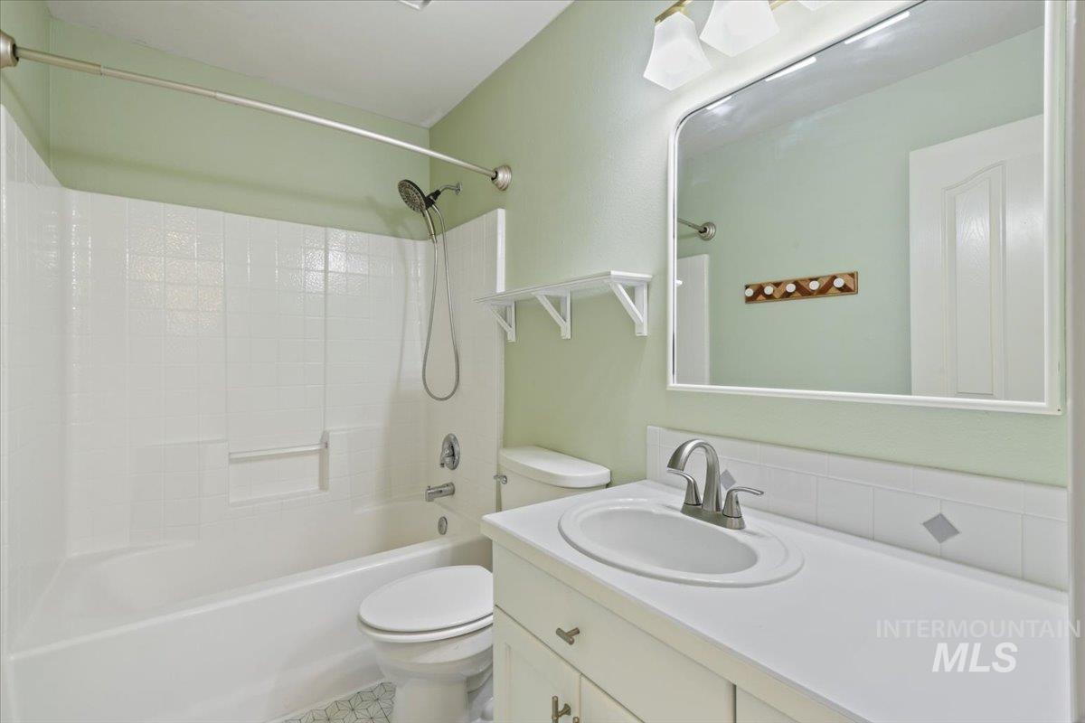 175 N Orchard Heights Way