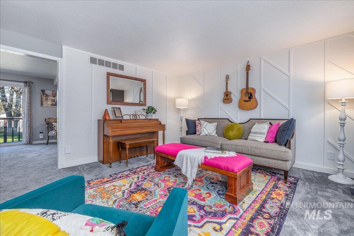 10438 W Hollandale Dr