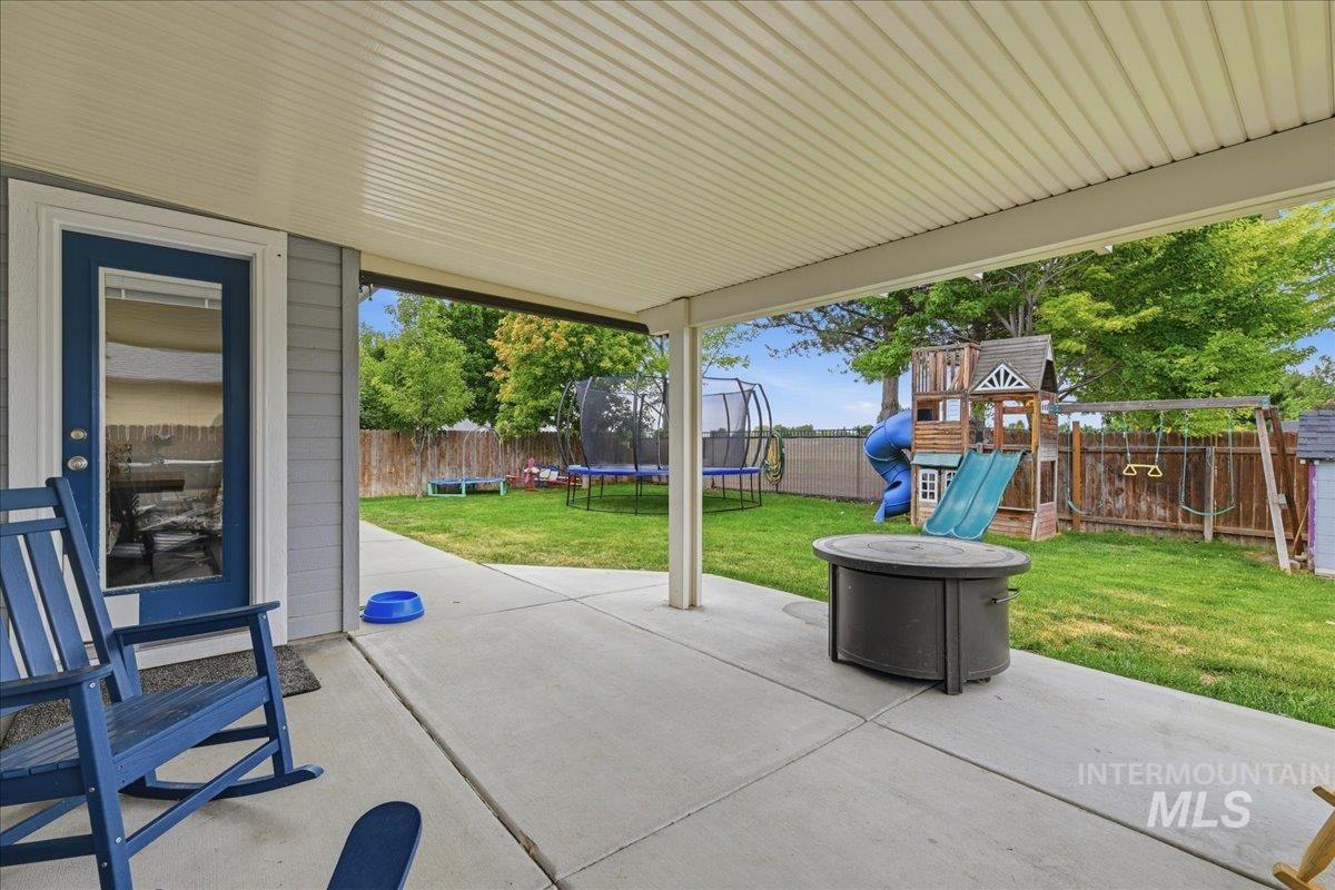 582 W Treehouse Way