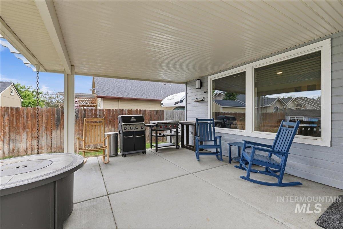 582 W Treehouse Way