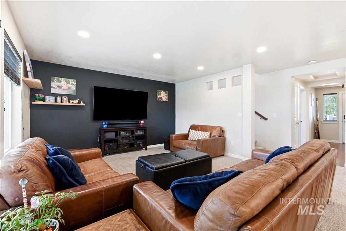 582 W Treehouse Way