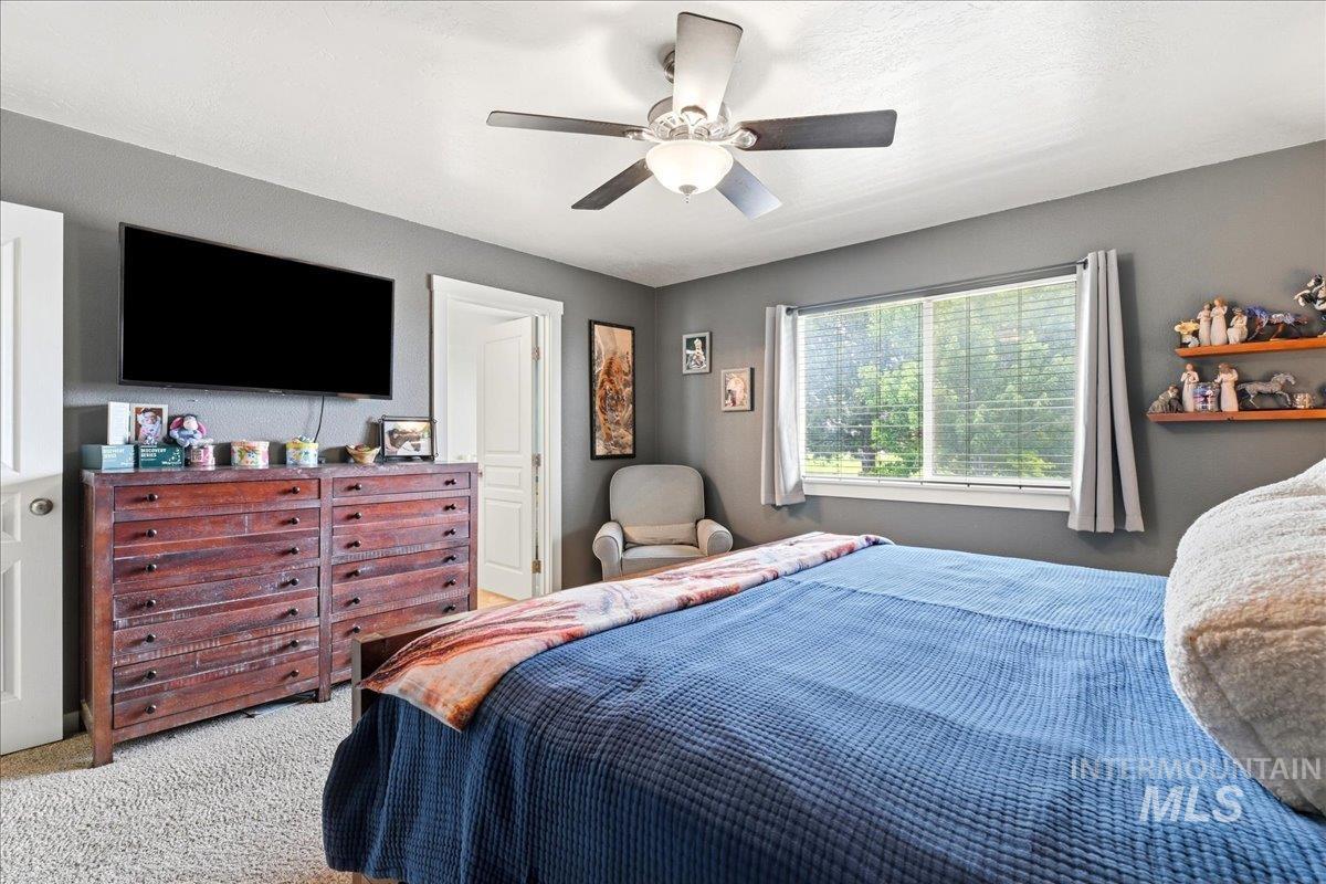 582 W Treehouse Way