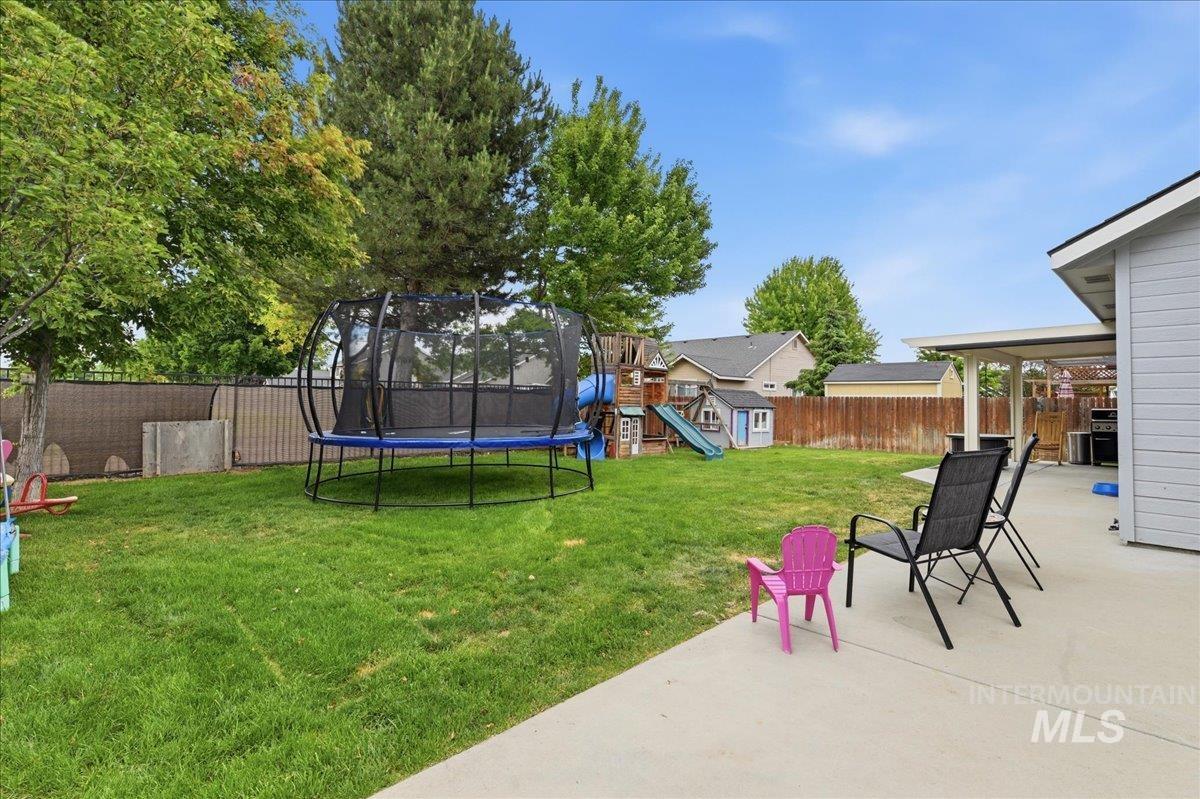 582 W Treehouse Way