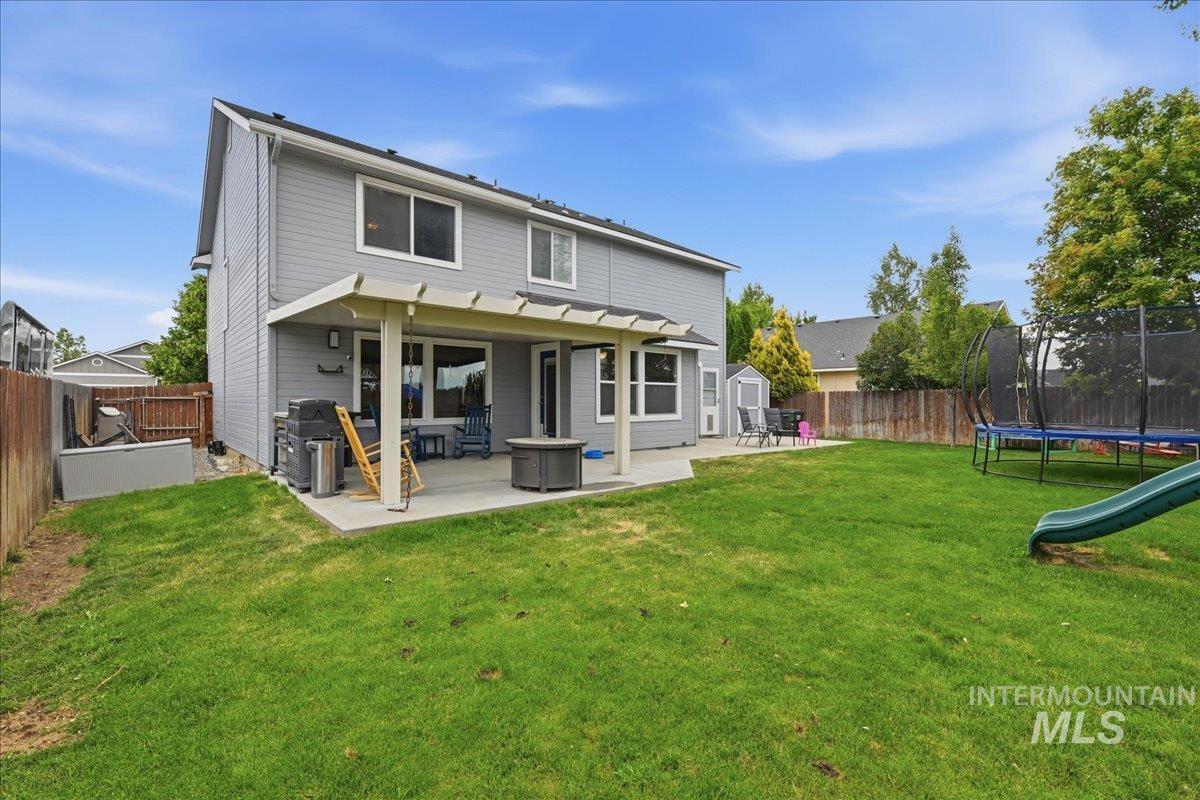 582 W Treehouse Way