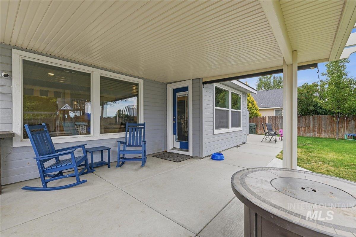 582 W Treehouse Way