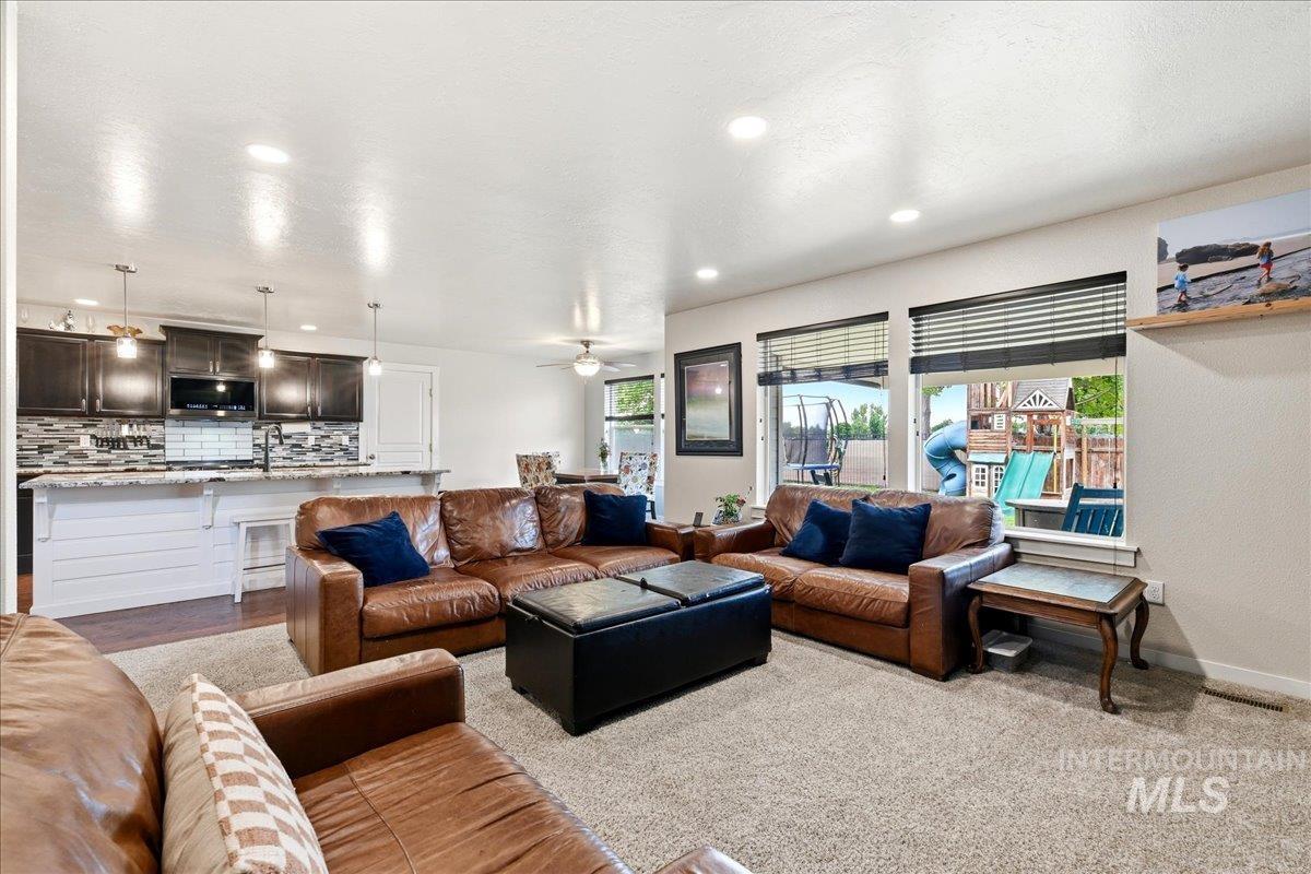 582 W Treehouse Way