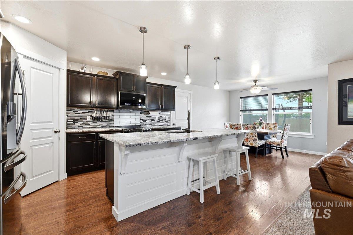 582 W Treehouse Way