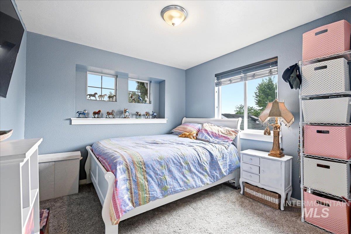 582 W Treehouse Way
