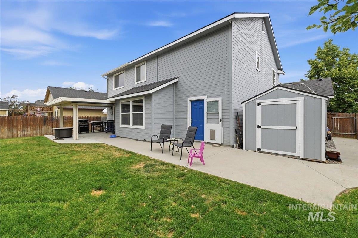 582 W Treehouse Way
