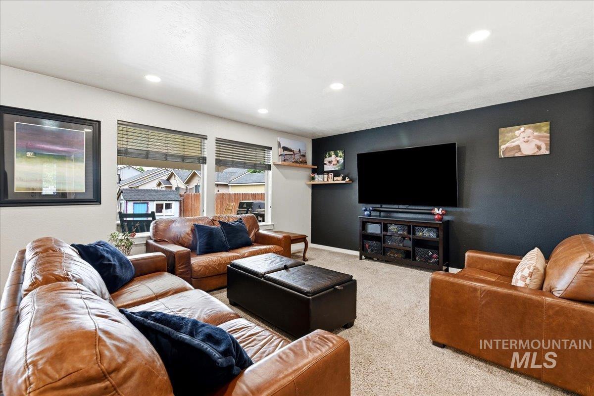 582 W Treehouse Way
