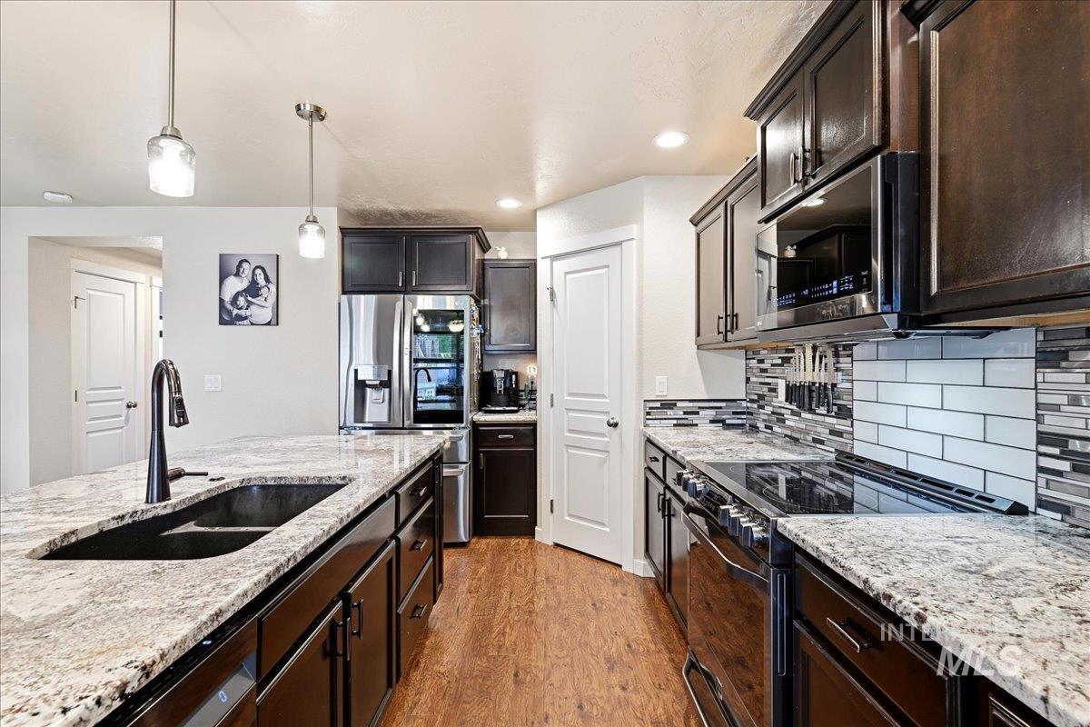 582 W Treehouse Way