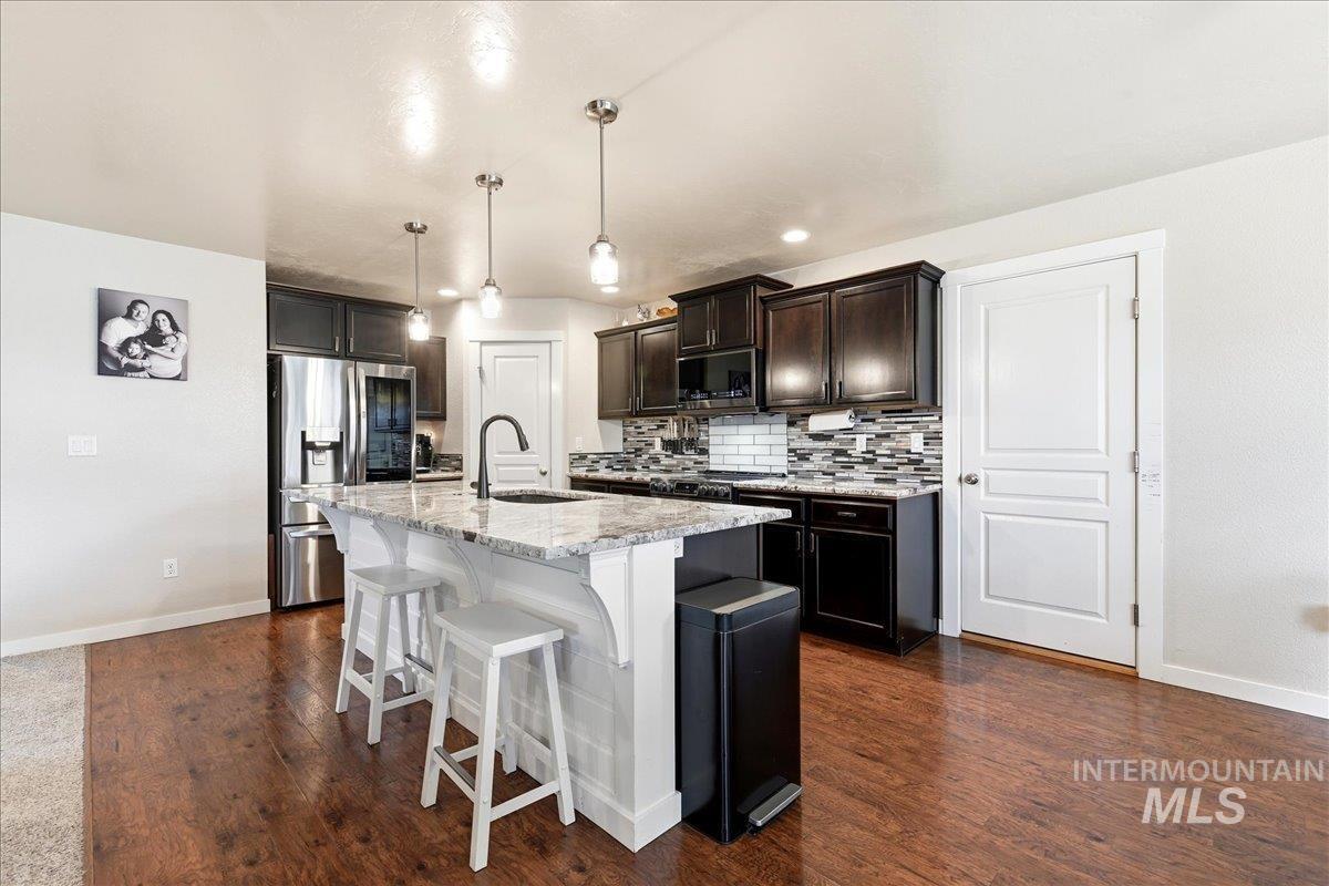 582 W Treehouse Way