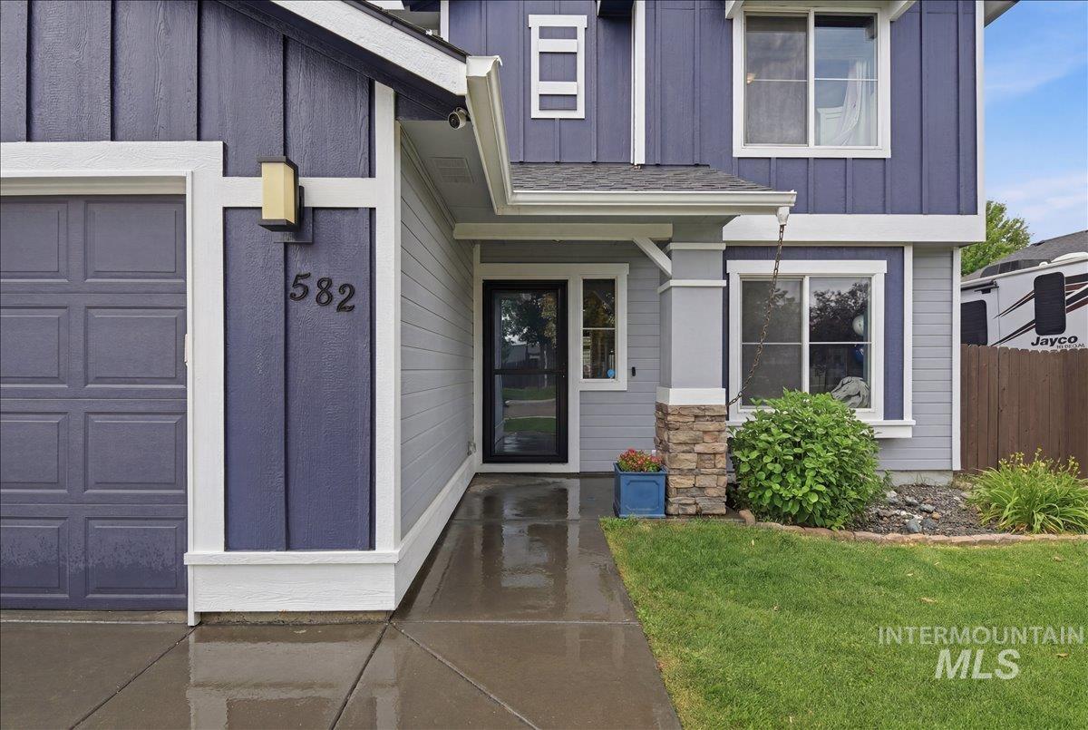 582 W Treehouse Way