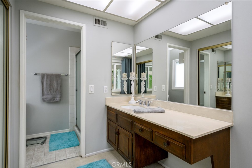 630 W Country Hills Drive