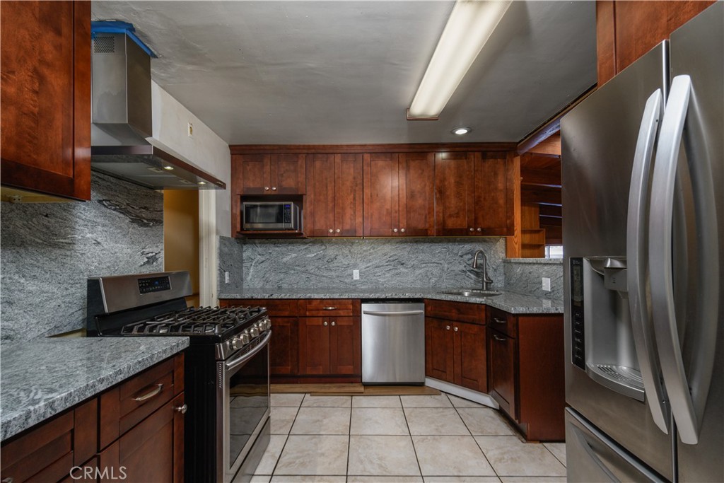 10517 La Serna Dr
