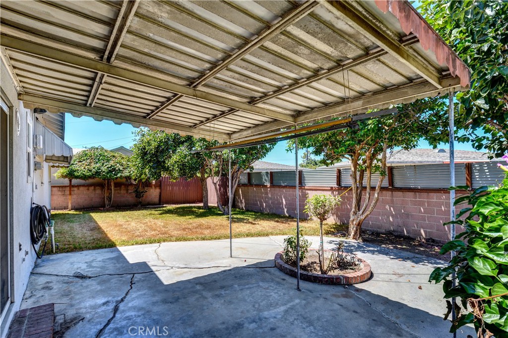 10517 La Serna Dr