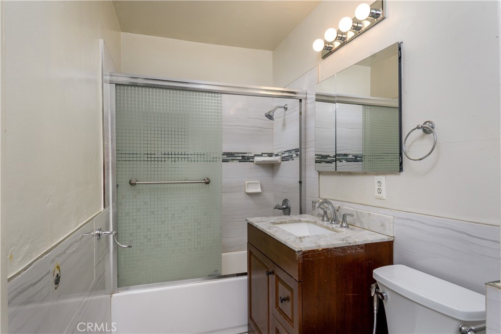 10517 La Serna Dr