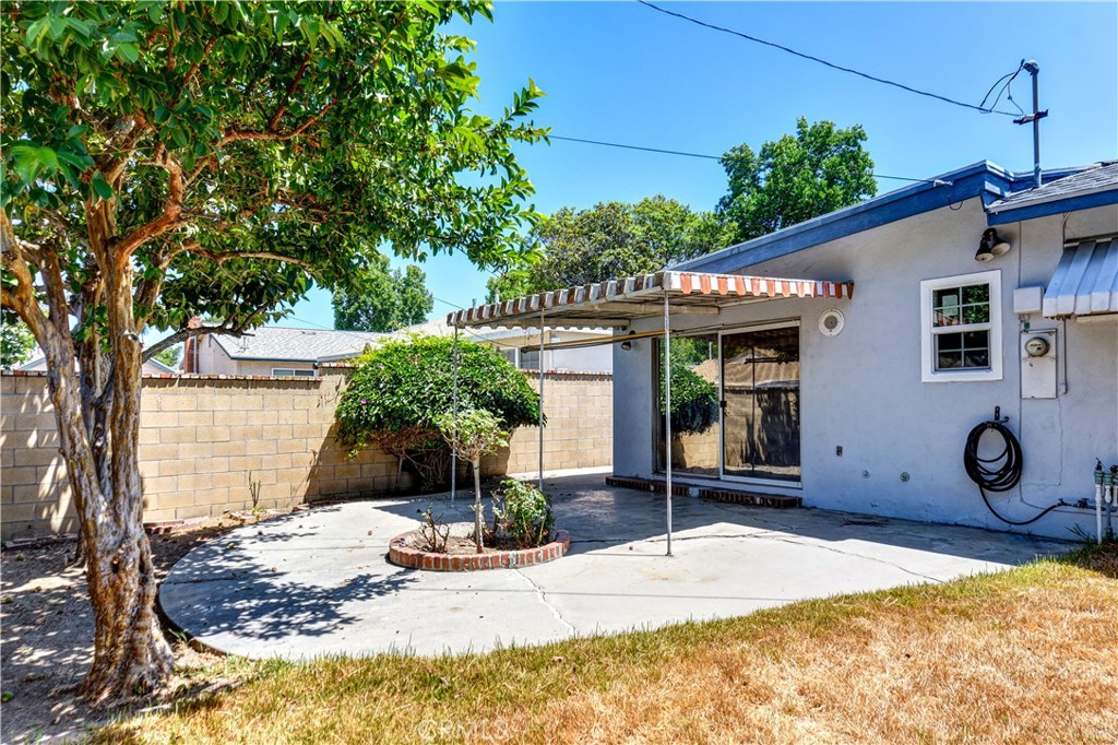 10517 La Serna Dr