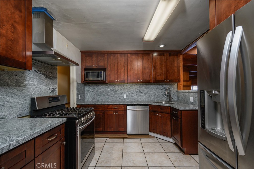 10517 La Serna Dr